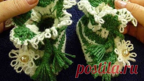 Пинетки теплые для новорожденного малыша, связанные крючком/ Crochet baby's booties.
