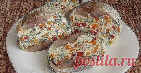 25 рецептов закусок:
1. Красивая и вкусная закуска из сельди 
2. Закуска из красной рыбы с сыром Филадельфия
3. Фаршируем яйца быстро и вкусно
4. Обалденный рулет из сыра, ветчины и шампиньонов 
5. Красивая и вкусная закуска из перца 
6. Сырный салат в тарталетках 
7. Закуска на чипсах "Сытная" 
8. Кабачковые рулетики 
9. Закуска с сыром, виноградом и свежим огурцом 
10. Сырные шарики «Рафаэлло» 
11. Ролл из салями и сливочного сыра 
12. Корзиночки с сельдью 
13. Праздничная закуска "Елочные шар