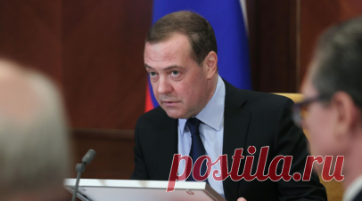 Медведев: Россия «перейдёт черту» в случае угрозы существованию государства. Если неприятели России считают, что русские никогда не перейдут «определённой черты» для защиты своей государственности, то они ошибаются. Об этом в эксклюзивном интервью RT заявил заместитель председателя Совета безопасности России Дмитрий Медведев. Читать далее