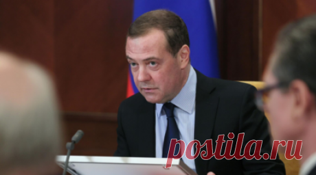 Медведев: Россия «перейдёт черту» в случае угрозы существованию государства. Если неприятели России считают, что русские никогда не перейдут «определённой черты» для защиты своей государственности, то они ошибаются. Об этом в эксклюзивном интервью RT заявил заместитель председателя Совета безопасности России Дмитрий Медведев. Читать далее