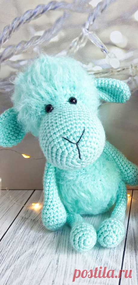 PDF Овечка крючком. FREE crochet pattern; Аmigurumi animal patterns. Амигуруми схемы и описания на русском. Вязаные игрушки и поделки своими руками #amimore - плюшевая овечка, овца из плюшевой пряжи, баран, барашек.