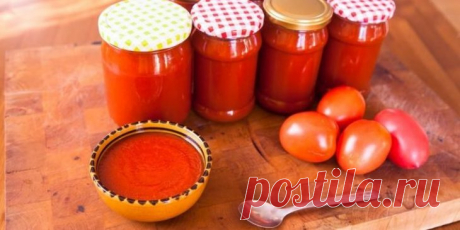 4 рецепта вкусного домашнего кетчупа из свежих помидоров - Сайт для женщин Добавляйте к помидорам яблоки, сливу или перец и готовьте ароматные соусы, которые лучше и полезнее магазинных. Чаще всего домашний кетчуп заготавливают на зиму, поэтому во всех рецептах указан уксус. Готовый кетчуп разливают по стерилизованным банкам, закатывают и после остывания убирают в холодное место. Но если вы планируете съесть соус в ближайшее время, то уксус можно …