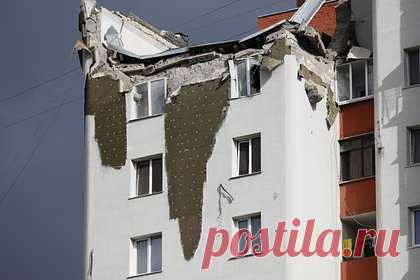 Журналист из США обвинил западные СМИ в замалчивании обстрелов Белгорода. Журналист из США Патрик Ланкастер после поездки в Белгород обвинил западные СМИ в замалчивании обстрелов города. Он отметил, что прибыл в Белгород, чтобы увидеть ущерб, нанесенный гражданским сооружениями. Обозреватель подчеркнул, что ведущие СМИ на Западе не покажут эту сторону.