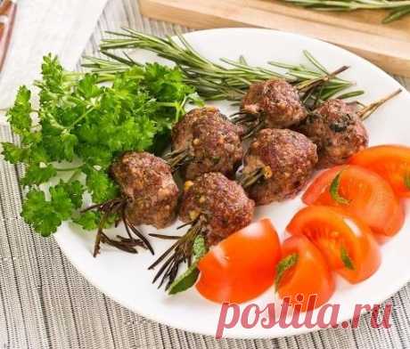 Мясные шарики на гриле - мужчины скажут вам спасибо! 
источник Клуб любителей дачи

Мясные шарики на гриле - мужчины скажут вам спасибо!  Быстро приготовить обед — не проблема для опытных кулинаров, даже если они находятся на природе. Например, можно по…