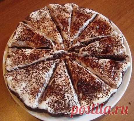 Лёгкий торт "Тает во рту"

Лёгкий - потому что без яиц и масла!!! А ещё потому, что готовится очень быстро!!! Делаю такой давно, в первый раз сама не ожидала, что из такого минимального набора продуктов получится лёгкий, пористый, вкусный, просто тающий во рту тортик! дело ещё в том, что я худею! Но очень люблю выпечку - и готовить, и есть))) Поэтому чтобы побаловать себя (иногда) и свою семью (часто) ищу рецепты лёгких блюд для фигуры (и кошелька, между прочим!). Приглаша...