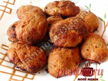 Куриные котлеты с солеными огурцами в духовке Дорогие читатели! Супер рецепт сочных котлет!!! Куриные котлеты с солеными огурцами, приготовленные в духовке, очень вкусные и сочные. Просто добавляем соленые огурцы, кетчуп и вот вам результат. От этого блюда не оторваться!!! ИНГРЕДИЕНТЫ: 500 г куриного фарша 3 соленых огурцов, 300 г 2 ломтика белого хлеба 1 головка лука 1 зубок чеснока 1 яйцо 2 …