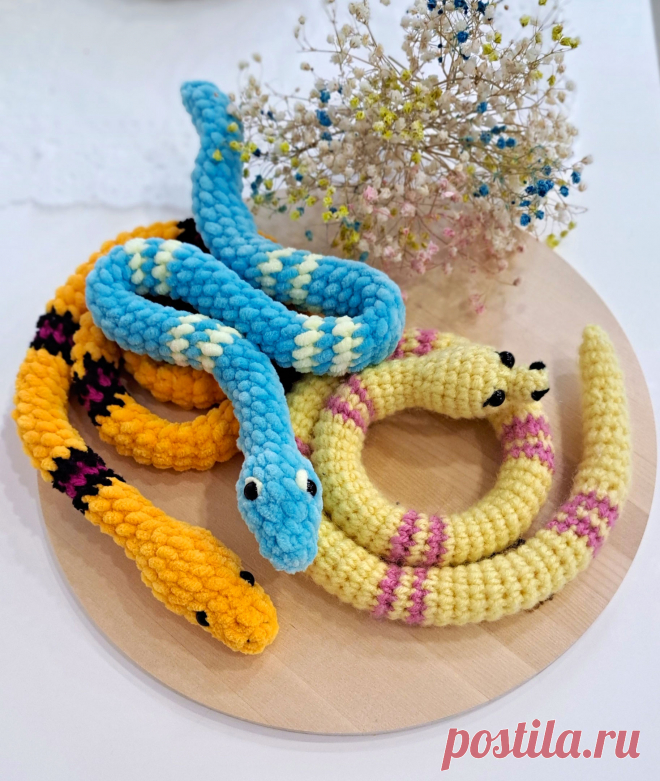 PDF Змейка крючком. FREE crochet pattern; Аmigurumi toy patterns. Амигуруми схемы и описания на русском. Вязаные игрушки и поделки своими руками #amimore - плюшевая змея, большая змейка из плюшевой пряжи.