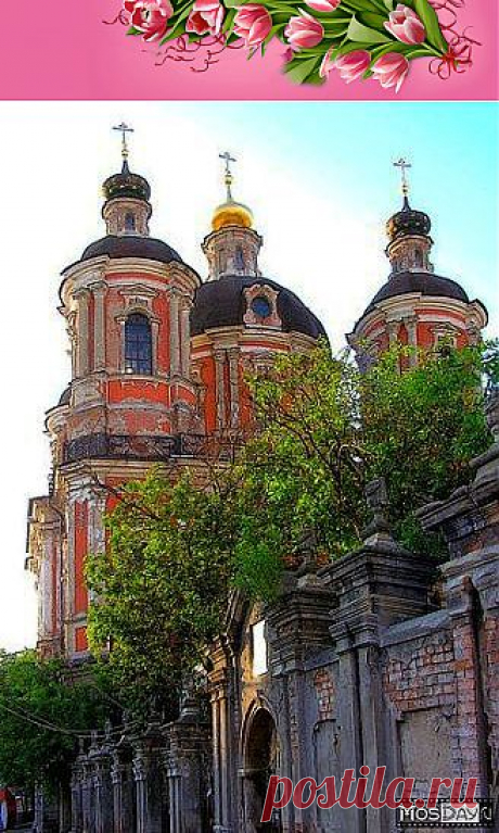 Церковь Климента папы Римского Невероятно красивый православный храм, расположенный на пересечении Климентовского переулка и улицы Пятницкой. Является памятником федерального значения и объектом культурного наследия. Расположенная на территории храмового комплекса Церковь священномученика.