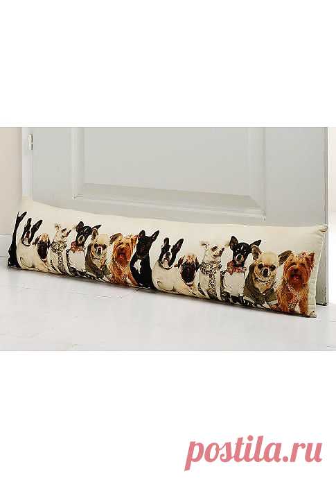 Защита от сквозняка. Спереди принт "Собачки", обратная сторона однотонная. Размер ок. 19х88х8 см. Съемный чехол на молнии.