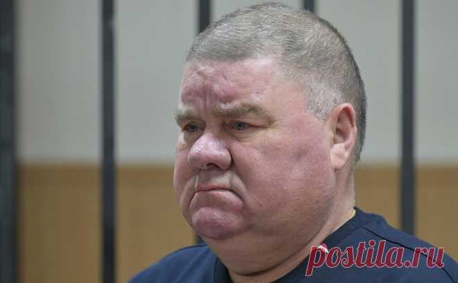 Суд лишил звания генерала Шестерова и дал ему шесть лет. Шестерова приговорили к шести годам за хищение 25 млн руб. в парке «Патриот». По этому делу также проходят бывший заместитель министра обороны Павел Попов и экс-директор парка Вячеслав Ахмедов