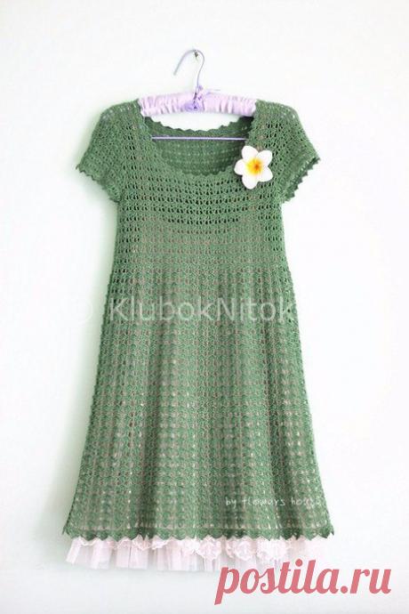 Платье с завышенной талией.