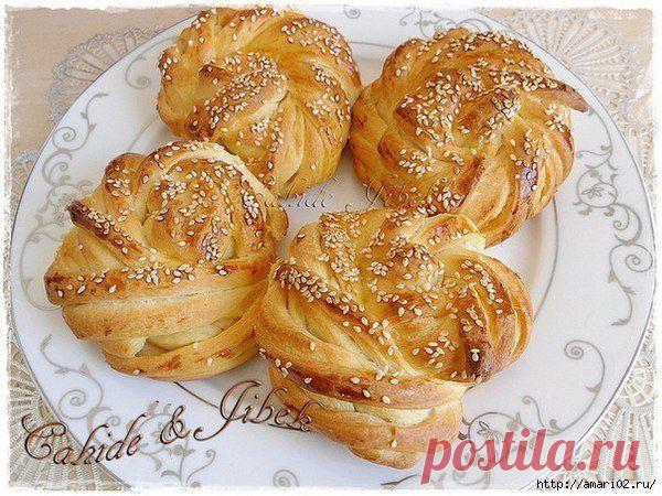 Плюшки из слоёного теста.