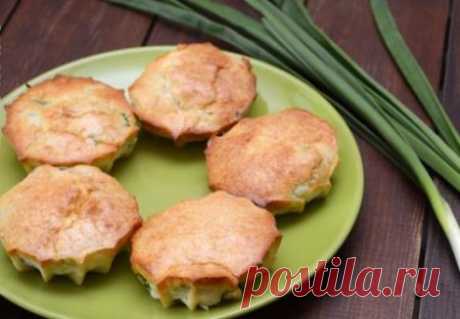 Необычные пирожки с луком и яйцом