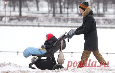 В Хабаровском крае предложили создать объединения для молодых отцов. Председатель комитета по делам молодежи правительства региона Амалия Шихалева отметил, что все больше звучит тезис о том, что отцы должны быть максимально включены в жизнь детей