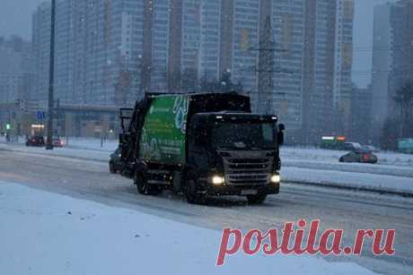 Росприроднадзор предложил отменить лицензии на перевозку опасных отходов. В России могут разрешить транспортировку отходов 1–4 класса опасности всем компаниям и отменить обязательное лицензирование этой деятельности. Данную меру, которая должна помочь снизить не только нагрузку на бизнес, но и тарифы на вывоз мусора, предложил Росприроднадзор. В Минэкономразвития поддержали инициативу.