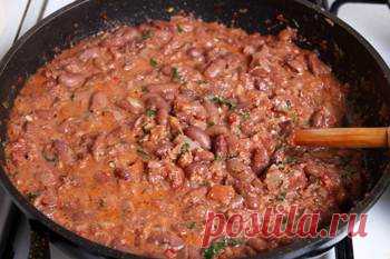 Классическое лобио из красной фасоли - Вкусные идеи Классическое лобио из красной фасоли – это ароматное грузинское блюдо. Оно давно стало популярным за пределами своей страны, а потому получило множество