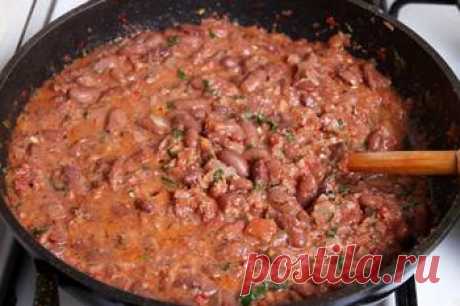 Классическое лобио из красной фасоли - Вкусные идеи Классическое лобио из красной фасоли – это ароматное грузинское блюдо. Оно давно стало популярным за пределами своей страны, а потому получило множество