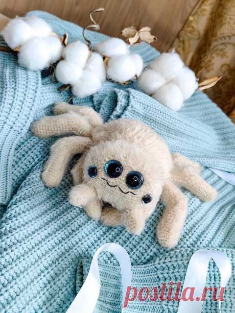 PDF Паучок Чуча крючком. FREE crochet pattern; Аmigurumi toy patterns. Амигуруми схемы и описания на русском. Вязаные игрушки и поделки своими руками #amimore - вязаный паук, паучок из обычной пряжи.