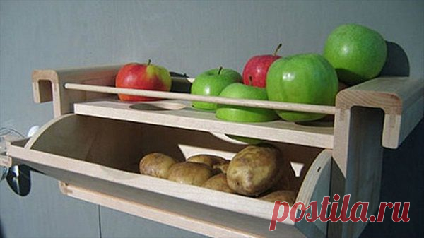 Кухонные лайфхаки
Картошка не будет пускать ростки, если ты будешь хранить ее вместе с яблоками! Яблоки содержат этилен, который будет препятствовать появлению ростков.