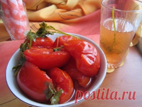ПОМИДОРЫ ДОЛЬКАМИ, РАССОЛ – КАК НЕКТАР!!!
ОЧЕНЬ НЕОБЫЧНО И ВКУСНО.

ИНГРЕДИЕНТЫ:
Заливка на 1 л воды:

6 ст.л. сахарного песка , 50 г крупной соли , 3-4 ст.л. 9% уксуса.

РЕЦЕПТ ПРИГОТОВЛЕНИЯ:
В банку (1 л) укладываем разрезанные пополам помидоры (лучше дамские пальчики), перекладывая их петрушкой.

Кипятим рассол с сахаром и солью, в конце добавляем уксус и сразу заливаем помидоры, стерилизовать 5-10 мин. Закатать.
---------------------------------------------------------...