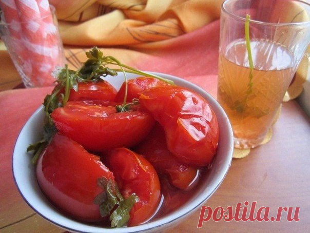 ПОМИДОРЫ ДОЛЬКАМИ, РАССОЛ – КАК НЕКТАР!!!
ОЧЕНЬ НЕОБЫЧНО И ВКУСНО.

ИНГРЕДИЕНТЫ:
Заливка на 1 л воды:

6 ст.л. сахарного песка , 50 г крупной соли , 3-4 ст.л. 9% уксуса.

РЕЦЕПТ ПРИГОТОВЛЕНИЯ:
В банку (1 л) укладываем разрезанные пополам помидоры (лучше дамские пальчики), перекладывая их петрушкой.

Кипятим рассол с сахаром и солью, в конце добавляем уксус и сразу заливаем помидоры, стерилизовать 5-10 мин. Закатать.
---------------------------------------------------------...