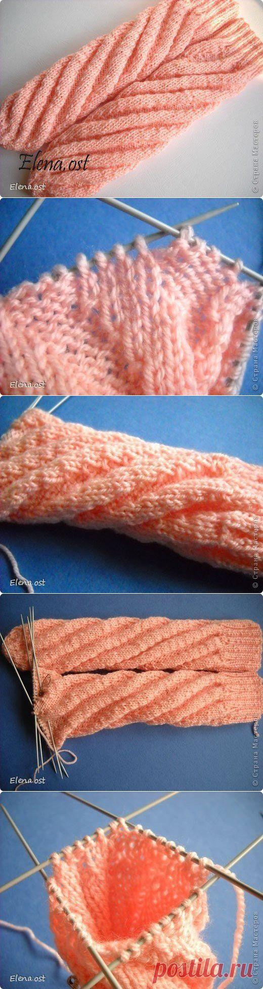 Процесс вязания сводится к следующему. В каждом 4-ом ряду делаем сдвиг по рисунку на одну петлю: над лицевой првязываем изнаночную, над изнаночной - лицевую.
Набираем необходимое количество петель на спицы (количество петель должно делиться на 8), распределяем на четырех спицах, провязываем резинкой 2х2 около 5см.
Далее вяжем 4 лиц., 4 изн. - три ряда. В каждом 4-ом ряду делаем сдвиг по рисунку на одну петлю: над лицевой провязываем изнаночную, над изнаночной - лицевую.