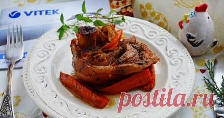 Классный рецепт - Свиная рулька в мультиварке! Свиная рулька - вкусное и сытное блюдо, которое отлично подходит для большой компании. Затраты времени - единственная сложность этой вкуснятины . Необходимо заглядывать в духовку, поливать рульку соусом, следить за температурой. Если вы использует мультиварку Vitek процесс приготовления становиться значительно проще и быстрее.