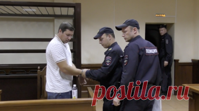 Поддерживал атаки БПЛА и убийство генерала Кириллова: россиянина осудили на восемь лет за оправдание терактов Киева. Суд приговорил россиянина к восьми годам лишения свободы за оправдание убийства генерала Игоря Кириллова и других терактов украинских спецслужб. По данным ФСБ, мужчина также призывал к вооружённым нападениям на российских военнослужащих и оправдывал атаки украинских БПЛА на мирных граждан России. Материалы с таким содержанием он размещал в мессенджере Telegram. Читать далее