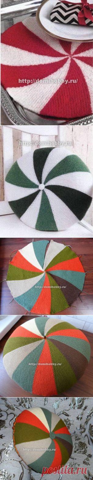 Вязание подушки из цветных клиньев.
