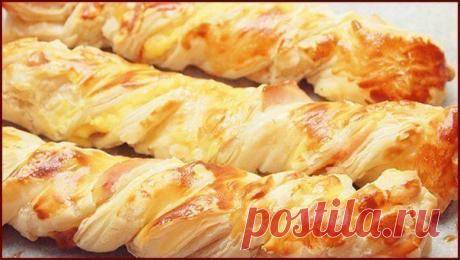 Слоёные косички с курицей и сыром.