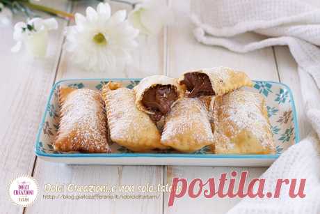 Bugie ripiene alla nutella, per niente unte e la nutella rimarrà morbida Le Bugie ripiene alla nutella sono dei golosissimi e deliziosi dolcetti di carnevale, rigorosamente fritti e la nutella, all'interno, rimarrà morbida