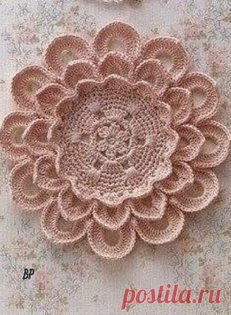 Нежная объемная салфеточка