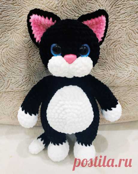Кот Феликс амигуруми. Схемы и описания для вязания игрушек крючком! Бесплатный мастер-класс от Анастасии Кравченко по вязанию плюшевого кота по имени Феликс. Высота вязаной крючком игрушки примерно 28 см. Для изготовле…