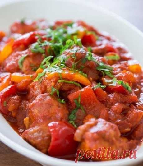 ТУШЕНАЯ КУРИЦА С БОЛГАРСКИМ ПЕРЦЕМ В ТОМАТНОМ СОУСЕ