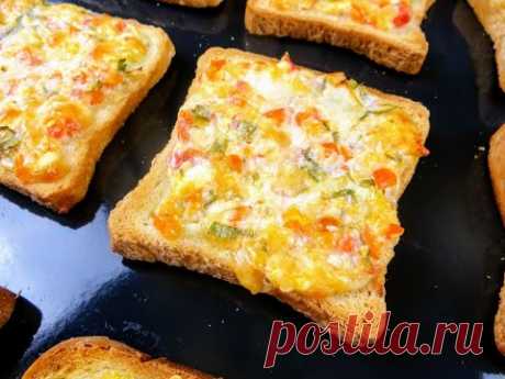 Запекаем тосты в духовке / Идеальный рецепт для вкусного завтрака - батон и брынза!
