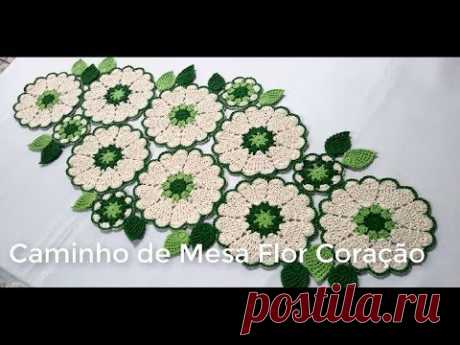 Caminho de Mesa Russo em Crochê Coração