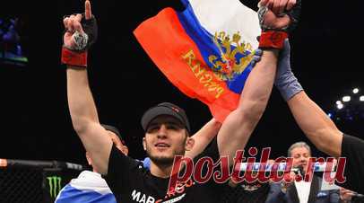 «У бойцов будет дополнительная мотивация»: в России похвалили UFC за решение вернуть триколор на турниры. Дана Уайт принял решение вернуть российские флаги на турниры UFC, и, по его словам, ему плевать, если это ранит чьи-либо чувства. Президент AMC Fight Nights Камил Гаджиев считает это большим шагом вперёд для России и всего отечественного спорта. По его мнению, примеру Абсолютного бойцовского чемпионата последуют и другие организации. Читать далее