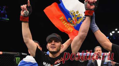 «У бойцов будет дополнительная мотивация»: в России похвалили UFC за решение вернуть триколор на турниры. Дана Уайт принял решение вернуть российские флаги на турниры UFC, и, по его словам, ему плевать, если это ранит чьи-либо чувства. Президент AMC Fight Nights Камил Гаджиев считает это большим шагом вперёд для России и всего отечественного спорта. По его мнению, примеру Абсолютного бойцовского чемпионата последуют и другие организации. Читать далее