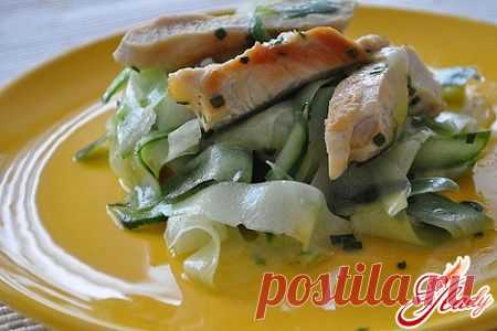 Салат с курицей и солеными огурцами