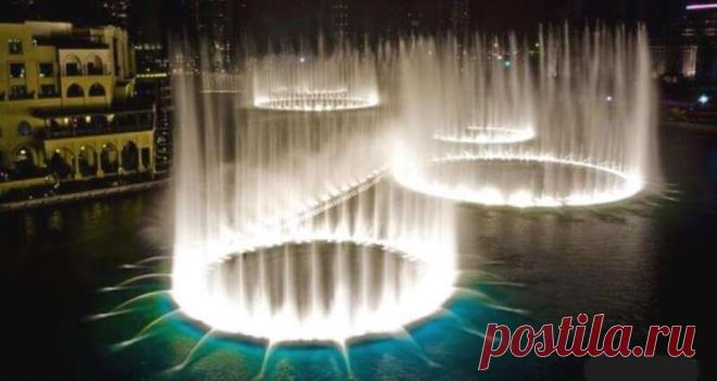 Фонтан в Дубае под песню Уитни Хьюстон. От такой красоты дух захватывает! Красота, созданная руками человека! Как звучит песня «I Will Always Love You» в сочетании с фонтаном просто поразило меня! Это завораживает, настолько волшебно, потрясающе и бесподобный голос Уитни Хь