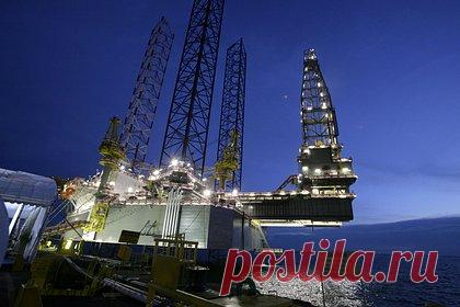 Морские поставки российской нефти и доходы от ее продажи рекордно упали. Морские поставки сырой нефти из России с 14 по 21 октября упали до рекордного минимума на фоне санкций. Сокращение объемов в сочетании с низкой ставкой пошлины сократили еженедельные доходы Кремля от продажи сырой нефти до самого низкого уровня с февраля. Индийские заводы приостановили спотовые закупки нефти.