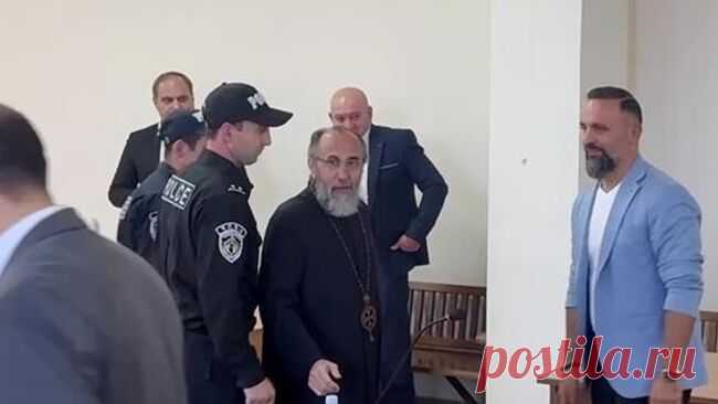 Архиепископа Аджапахяна хотят приговорить почти к трем годам