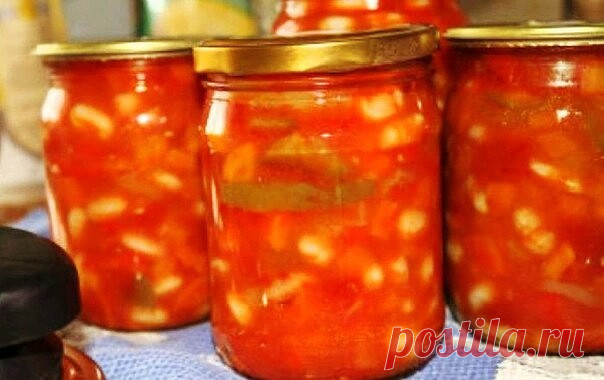 Вкусный  с фасолью

Для приготовления понадобится:

• помидоры - 3 кг.;
• болгарский сладкий перец - 1 кг.;
• морковь - 1 кг.;
• репчатый лук - 1 кг.;
• сухая фасоль - 3 стакана;
• сахар - 1,5 стакана;
• соль - 2 ст.л.;
• растительное масло - 1,5 стакана;
• 70% уксус (эссенция) - 2 ч.л. 

Данное количество рассчитано на 5 литров готового продукта.

Приготовление:

1. Помидоры пропустить через мясорубку.
2. Болгарский перец, морковь, лук порезать кубиками или полосками (мне...