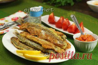 Очень вкусный кляр для мойвы для жарки на сковороде Как же хороша мойва в кляре, жареная на сковороде. Благодаря пошаговому рецепту с фото, процесс приготовления легок и понятен. Мойва всем хороша: чешуи у этой рыбки нет, косточек мало, и они мелкие, пропариваются так, что практически не ощущаются, мясо нежное, очень вкусное и стоит рыба совсем недорого. Даже чистить ее не обязательно – мелкая жареная рыбешка улетает как семечки! Но есть одно «но» - при жарке появляется ст...