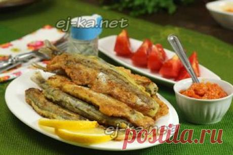 Очень вкусный кляр для мойвы для жарки на сковороде Как же хороша мойва в кляре, жареная на сковороде. Благодаря пошаговому рецепту с фото, процесс приготовления легок и понятен. Мойва всем хороша: чешуи у этой рыбки нет, косточек мало, и они мелкие, пропариваются так, что практически не ощущаются, мясо нежное, очень вкусное и стоит рыба совсем недорого. Даже чистить ее не обязательно – мелкая жареная рыбешка улетает как семечки! Но есть одно «но» - при жарке появляется ст...