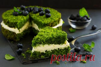 Тортик из шпината.                Утром, сидя с чашечкой кофе, настраиваясь на рабочий день , просматривая фото на Pinterest  увидела этот тортик.... или пирог. И так захотелось его испечь, тем более, что пачка свежего шпината была в холодильнике. Ну раз хочется, надо…