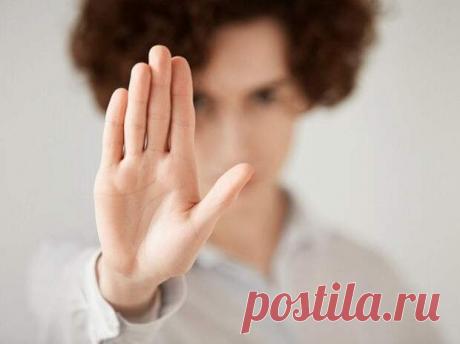 Буква «М» на ладони: что она означает? - Сонники, гороскопы, гадания - медиаплатформа МирТесен Среди «узоров» особо выделяют геометрические фигуры и буквы. Наиболее часто встречающейся на ладонях является буква «М», однако у каждого человека она имеет разную величину и четкость. Считается, что душа такого человека пережила множество кармических воплощений и набралась опыта и мудрости. С