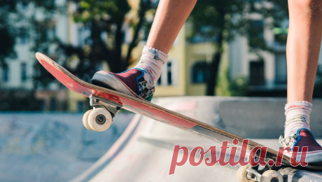 Юный скейтбордист сломал ногу из-за наезда самокатчика в Подмосковье. Мальчик получил травму ноги из-за наезда самокатчика на скейтплощадке в подмосковном Реутове. Об этом сообщает портал Regions. По словам очевидцев, скейтбордист, которому на вид было около 14 лет, выполнял опасный трюк, когда на него ...