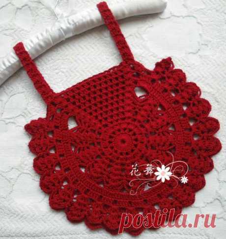 топ на лямках из двух салфеток крючком для девочки