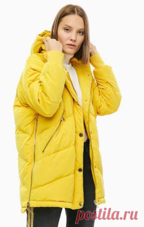 Зимний пуховик оверсайз желтого цвета PGA18736PI nectar два кармана, капюшон, пуховик застегивается на молнию и кнопки, снизу по бокам застегивается на молнии, купить в интернет-магазине. Цена: 19990 рублей